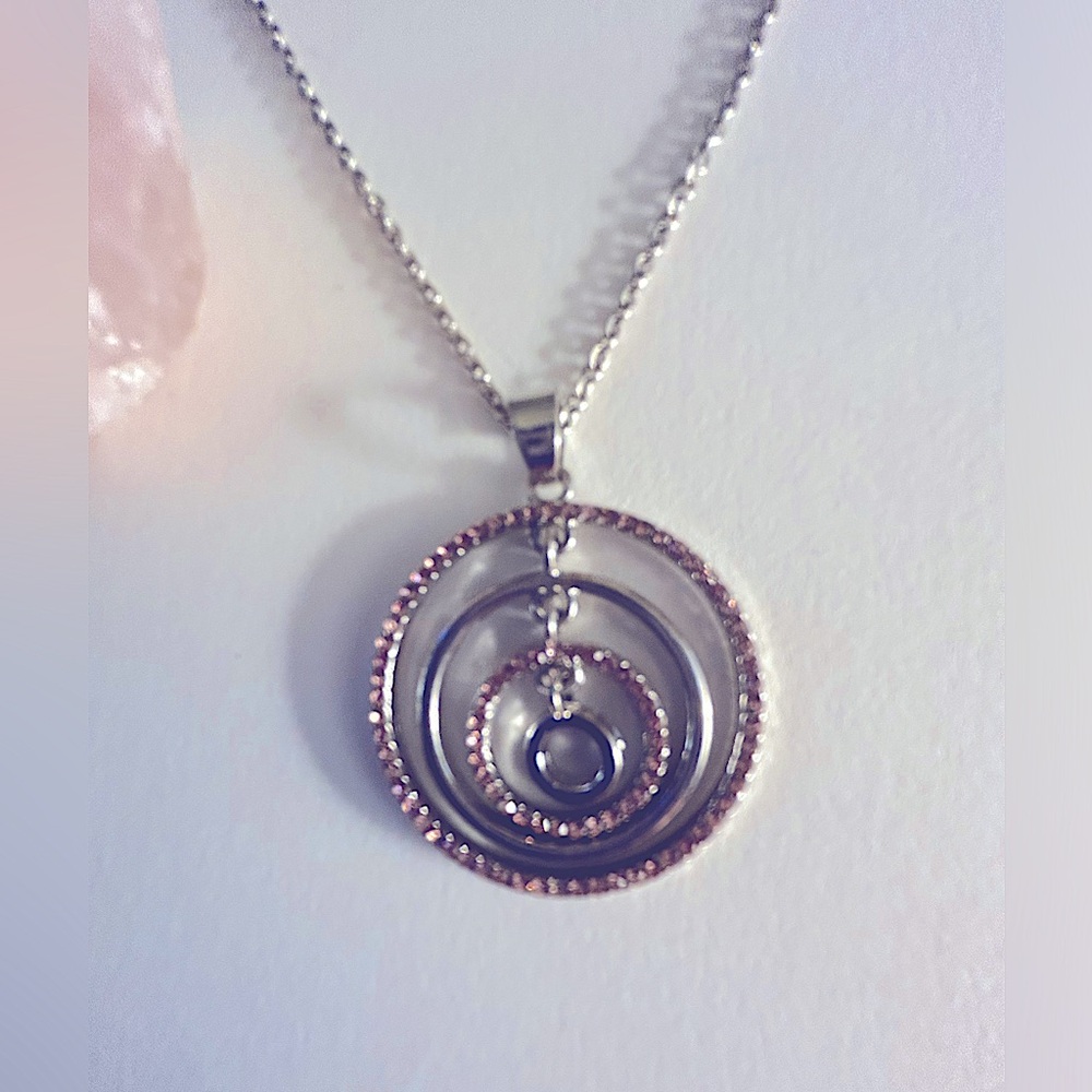 Free💰 Add 1 to bundle Necklace Tiny pink rhinestones circles 18” chain - Picture 3 of 4